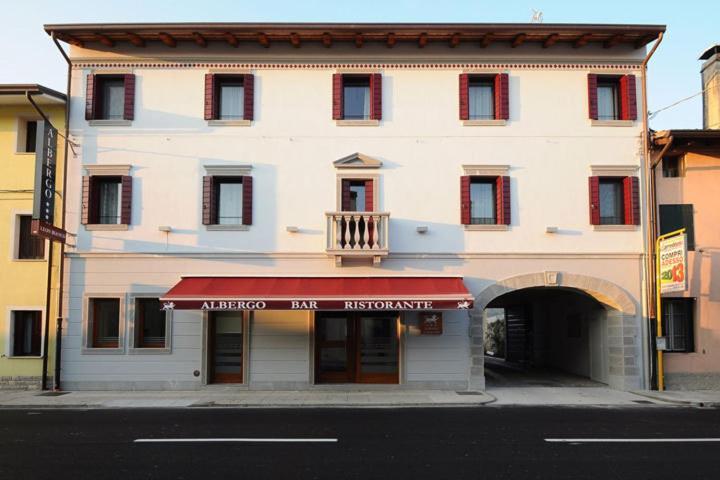 Albergo Leon Bianco Gonars Exterior photo